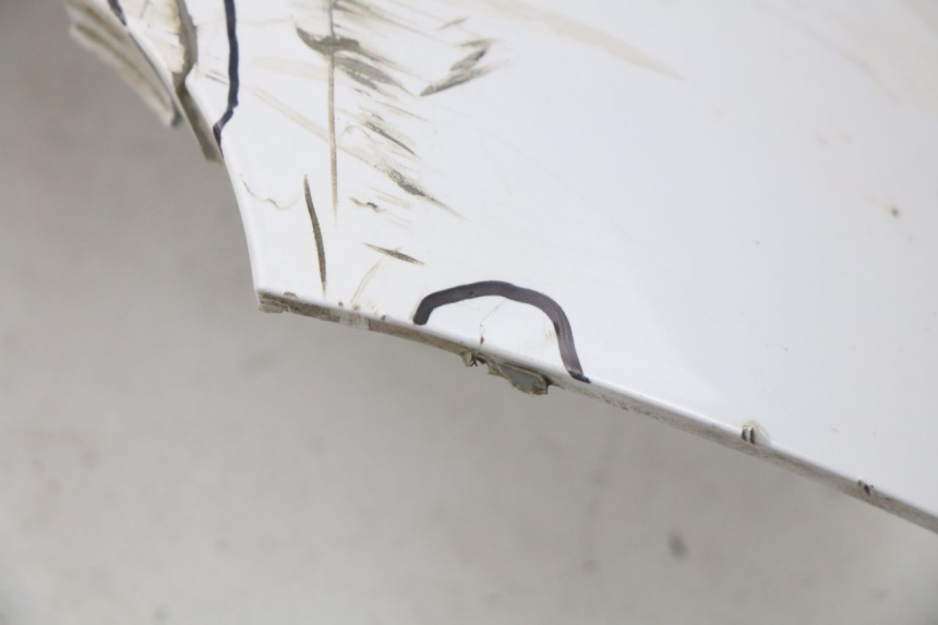 photo de LEFT BELLY PANEL KYMCO LIKE 2T 50 (2009 - 2018) - Fixing points details