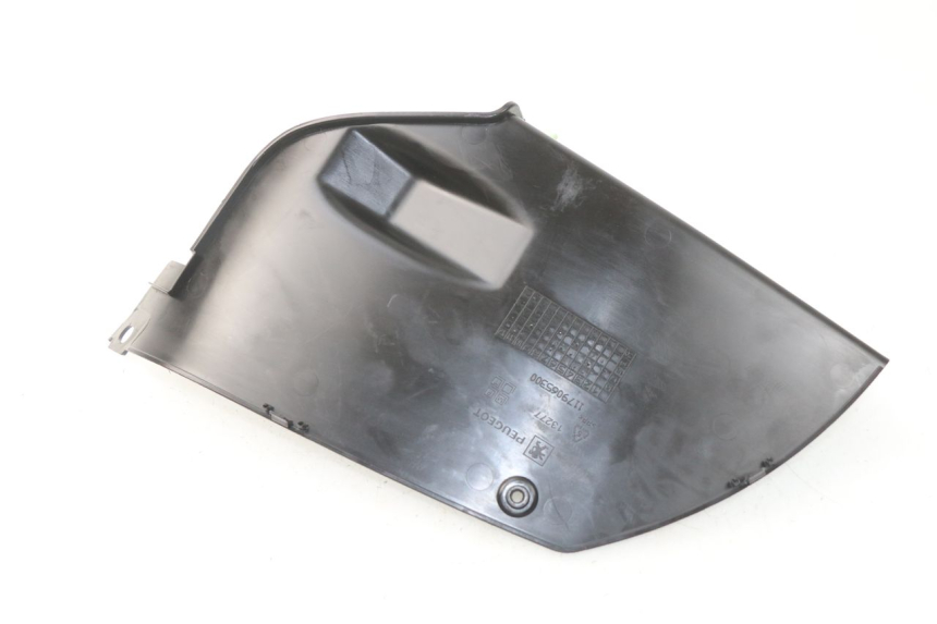 photo de LEFT BELLY PANEL PEUGEOT METROPOLIS 400 (2017 - 2020) - Zoom on usage condition