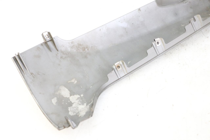 photo de LEFT LOWER FAIRING PIAGGIO MP3 LT 300 (2010 - 2016) - Technical close-up