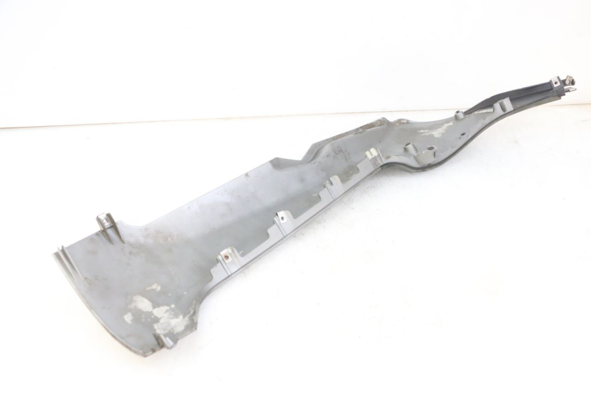 photo de LEFT LOWER FAIRING PIAGGIO MP3 LT 300 (2010 - 2016) - Surface and material condition
