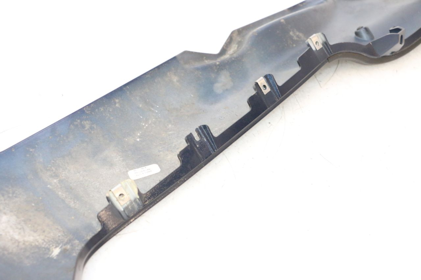 photo de LEFT BELLY PANEL PIAGGIO MP3 LT 400 (2007 - 2012) - Fixing points details