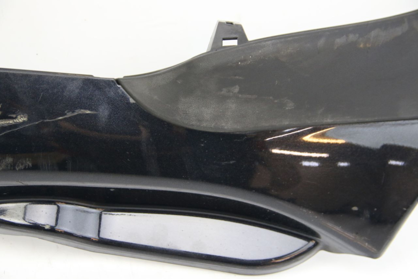 photo de LEFT LOWER FAIRING PIAGGIO MP3 125 (2006 - 2014) - Zoom on usage condition