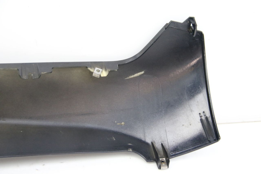 photo de LEFT LOWER FAIRING PIAGGIO MP3 125 (2006 - 2014) - Fixing points details