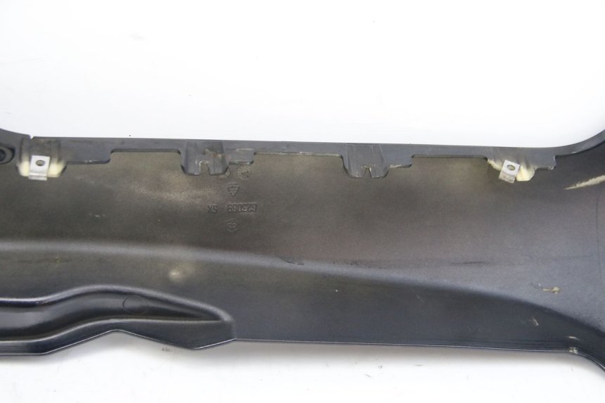 photo de LEFT LOWER FAIRING PIAGGIO MP3 125 (2006 - 2014) - Surface and material condition