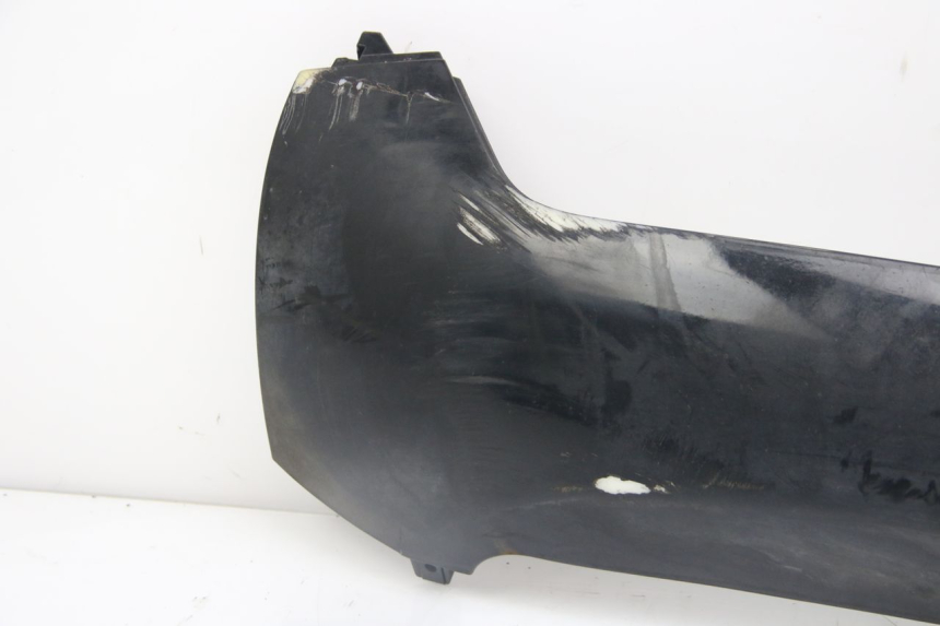 photo de LEFT LOWER FAIRING PIAGGIO MP3 125 (2006 - 2014) - Technical close-up
