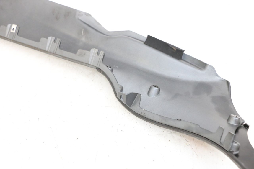 photo de LEFT LOWER FAIRING PIAGGIO MP3 500 (2011 - 2015) - Zoom on usage condition