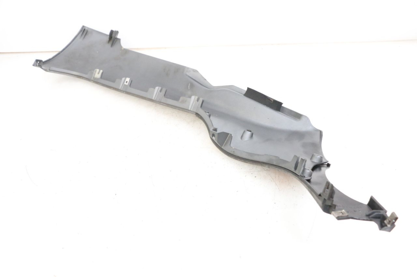 photo de LEFT LOWER FAIRING PIAGGIO MP3 500 (2011 - 2015) - Technical close-up