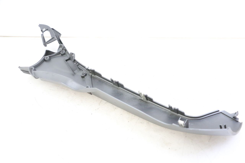 photo de LEFT BELLY PANEL PIAGGIO MP3 500 (2014 - 2017) - Zoom on usage condition