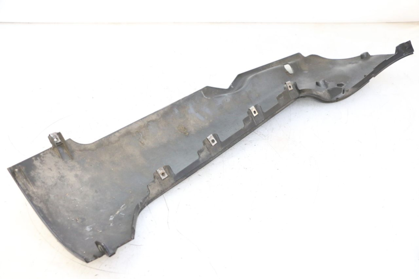 photo de LEFT BELLY PANEL PIAGGIO MP3 RL 250 (2006 - 2010) - Fixing points details