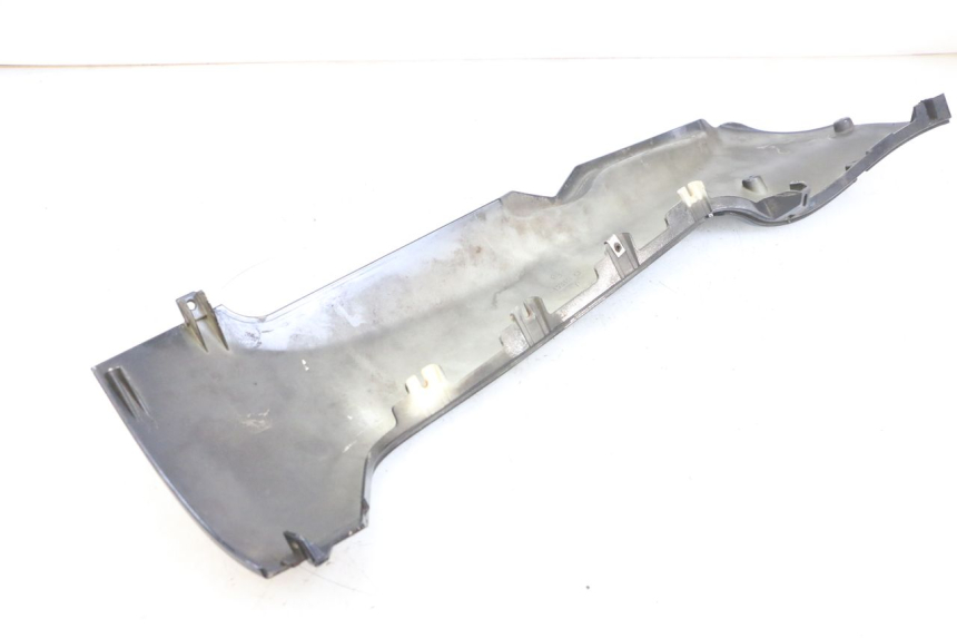 photo de LEFT LOWER FAIRING PIAGGIO MP3 125 (2006 - 2014) - Fixing points details