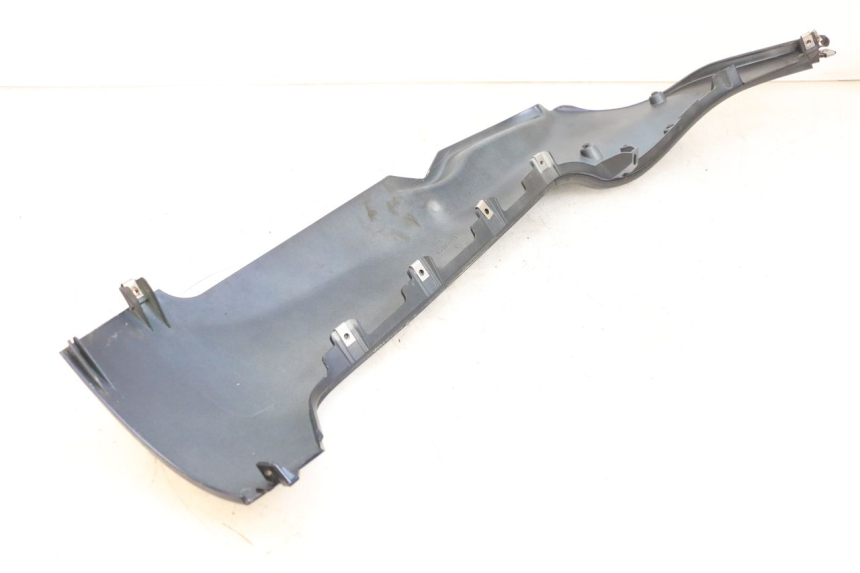 photo de LEFT BELLY PANEL PIAGGIO MP3 RL 250 (2006 - 2010) - Zoom on usage condition