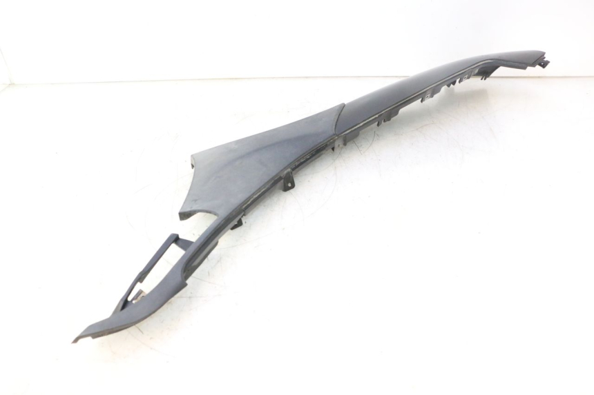photo de LEFT BELLY PANEL PIAGGIO MP3 500 (2016 - 2018) - Surface and material condition