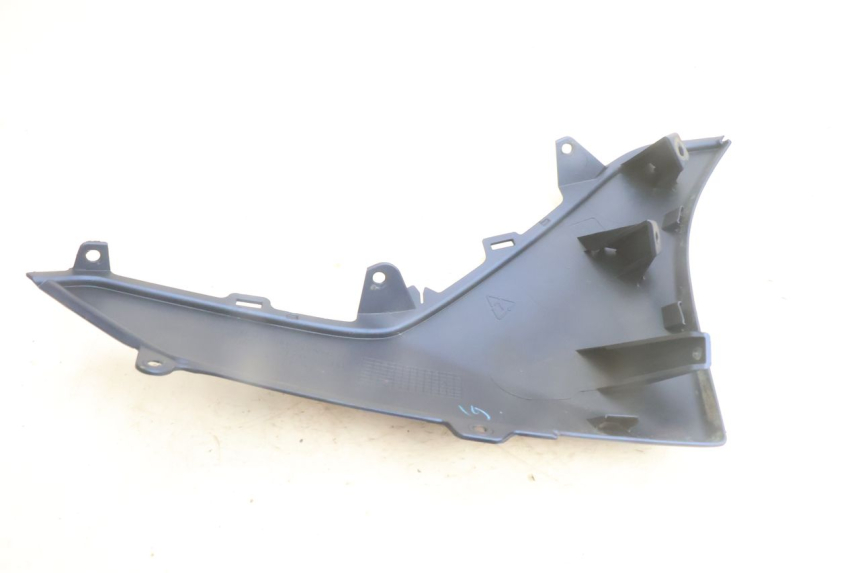 photo de LEFT BELLY PANEL YAMAHA N-MAX NMAX 125 (2021 - 2024) - Fixing points details