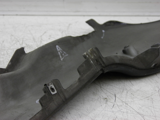 photo de LEFT BELLY PANEL PIAGGIO MP3 RL 125 (2006 - 2014) - Fixing points details