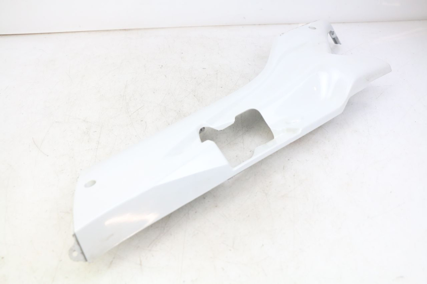 photo de LEFT LOWER FAIRING DAELIM S3 125 (2010 - 2017) - Fixing points details