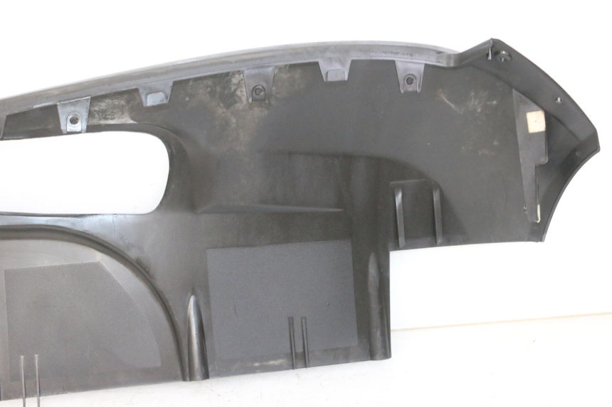 photo de LEFT BELLY PANEL PEUGEOT SATELIS COMPRESSOR K15 125 (2006 - 2009) - Fixing points details