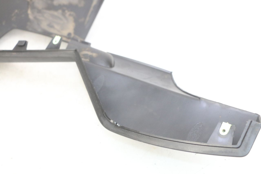 photo de LEFT LOWER FAIRING PEUGEOT SATELIS 125 (2010 - 2012) - Surface and material condition