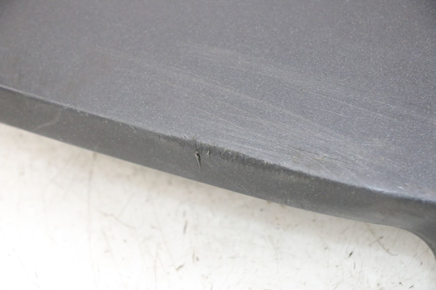 photo de LEFT BELLY PANEL PEUGEOT SATELIS 125 (2013 - 2018) - Fixing points details