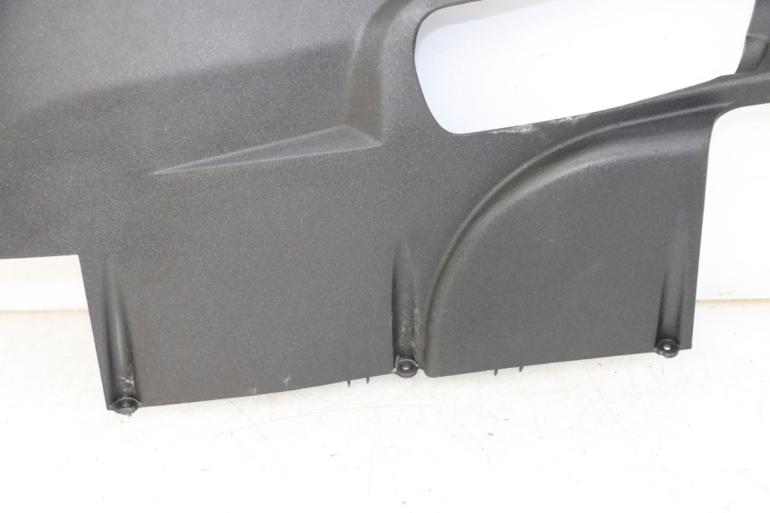 photo de LEFT BELLY PANEL PEUGEOT SATELIS 125 (2013 - 2018) - Surface and material condition