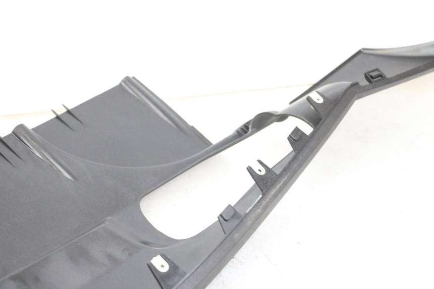 photo de LEFT BELLY PANEL PEUGEOT SATELIS 125 (2013 - 2018) - Surface and material condition