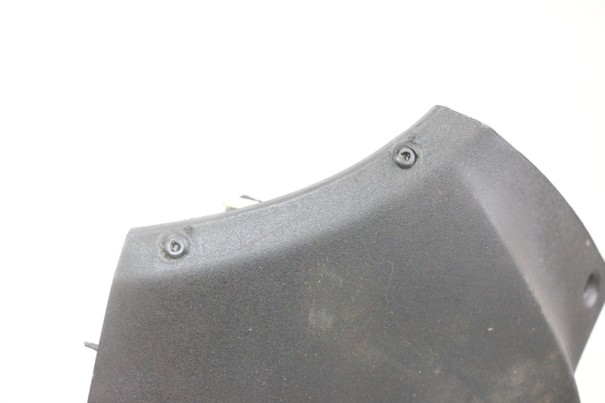 photo de LEFT BELLY PANEL PEUGEOT SATELIS 125 (2013 - 2018) - Zoom on usage condition