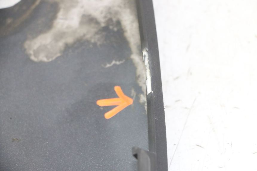 photo de LEFT BELLY PANEL PEUGEOT SATELIS 125 (2013 - 2018) - Surface and material condition