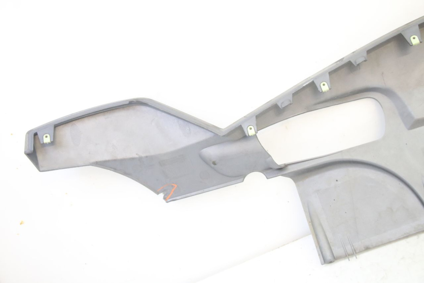 photo de LEFT BELLY PANEL PEUGEOT SATELIS 250 (2006 - 2012) - Technical close-up