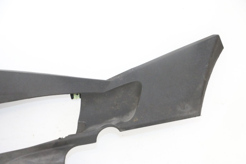 photo de LEFT BELLY PANEL PEUGEOT SATELIS 125 (2013 - 2018) - High-resolution close-up