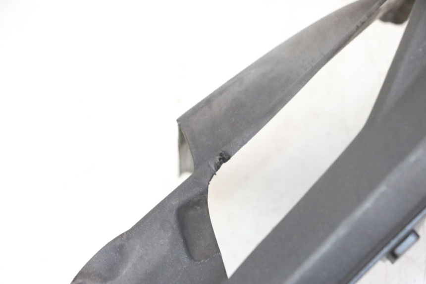 photo de LEFT BELLY PANEL PEUGEOT SATELIS 125 (2013 - 2018) - Zoom on usage condition