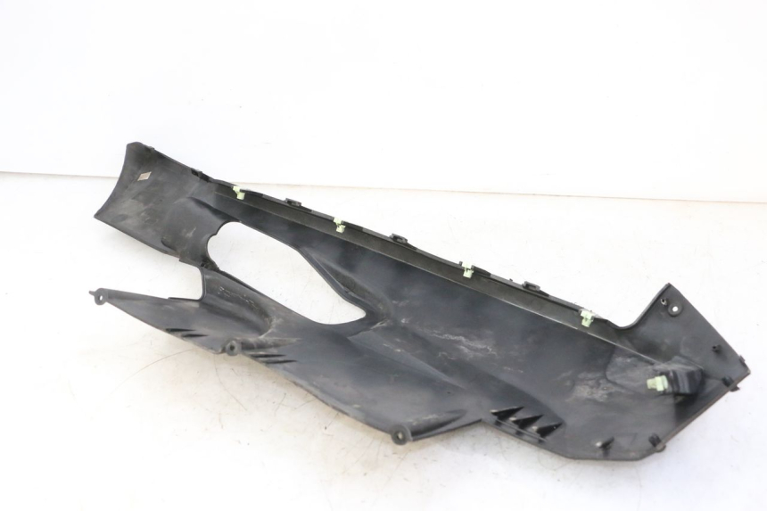 photo de LEFT BELLY PANEL PEUGEOT SATELIS 125 (2013 - 2018) - Technical close-up