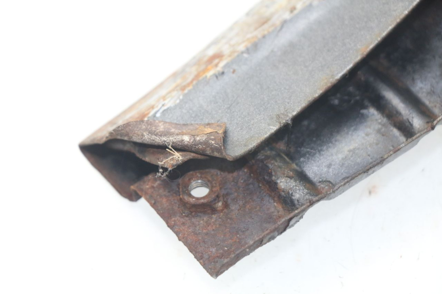 photo de LEFT BELLY PANEL PEUGEOT SC 50 (1988 - 1992) - Fixing points details