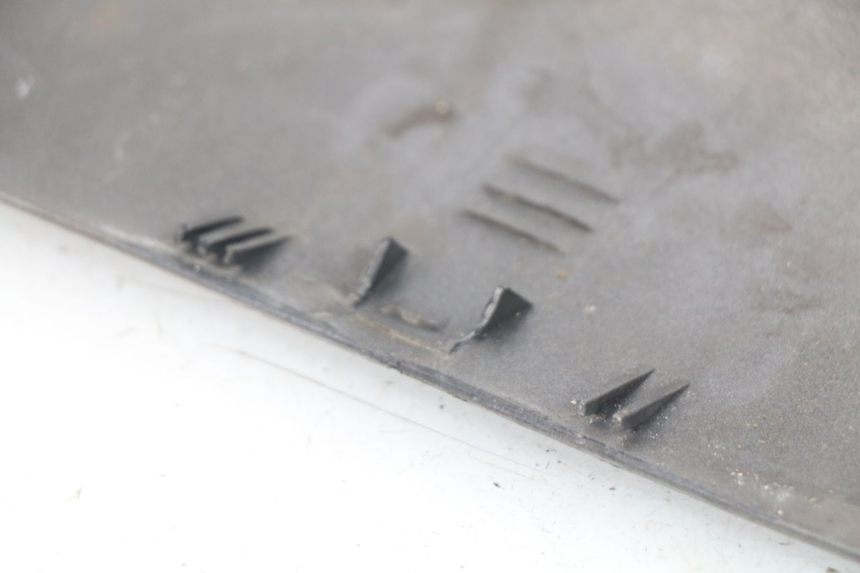 photo de LEFT BELLY PANEL MBK SKYLINER 125 (2004 - 2007) - Zoom on usage condition