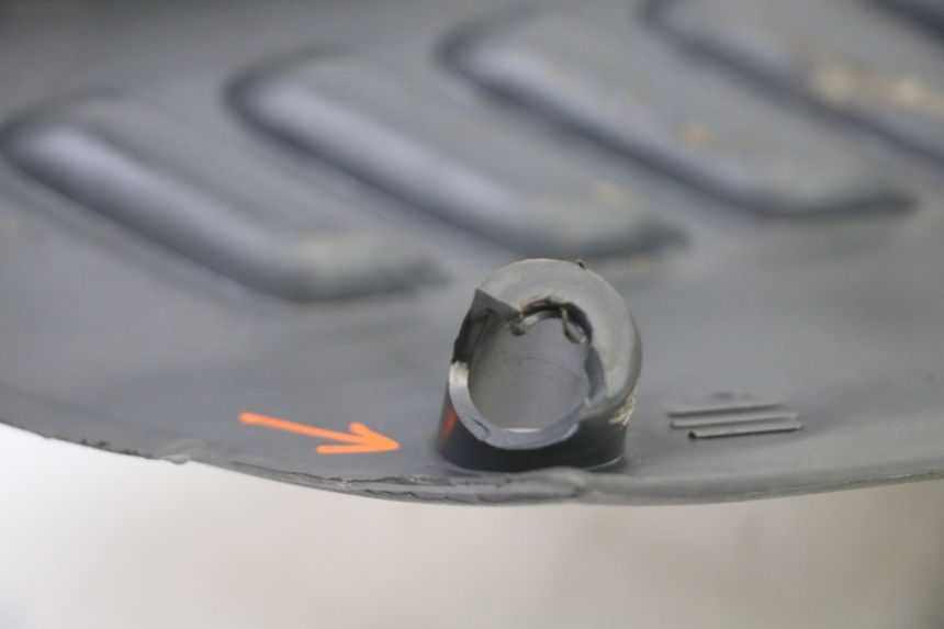 photo de LEFT BELLY PANEL PIAGGIO SUPER LX 125 (2000 - 2003) - Surface and material condition