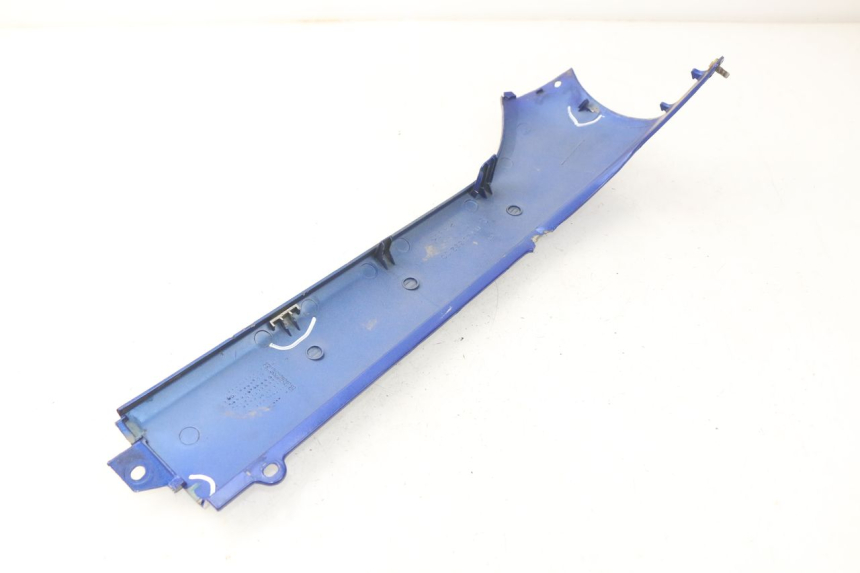 photo de LEFT BELLY PANEL PEUGEOT SV 80 (1993 - 1997) - Fixing points details