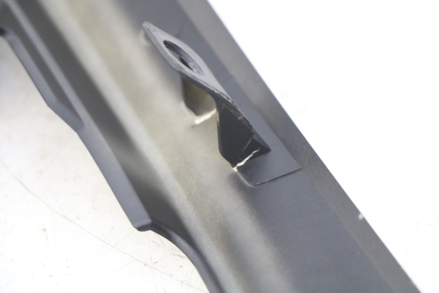 photo de LEFT LOWER FAIRING APRILIA SXR 50 (2021 - 2023) - Zoom on usage condition