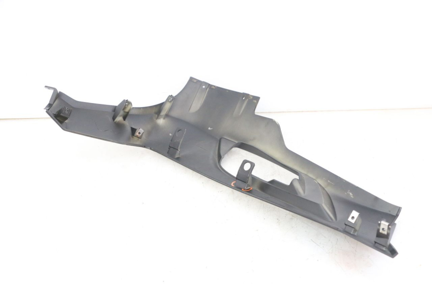 photo de LEFT LOWER FAIRING APRILIA SXR 50 (2021 - 2023) - Fixing points details