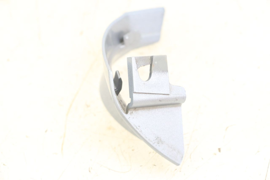 photo de LEFT BELLY PANEL PIAGGIO VESPA PRIMAVERA 4T 50 (2021 - 2024) - Zoom on usage condition