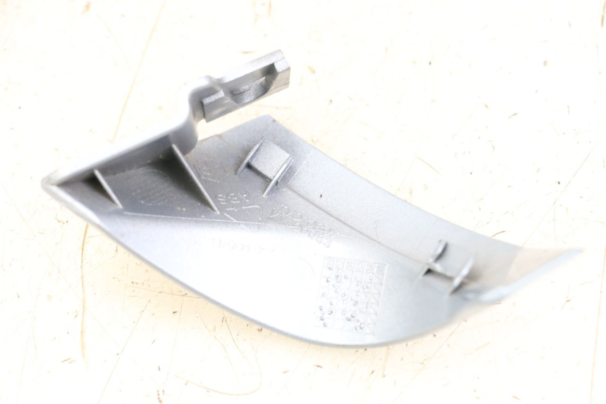 photo de LEFT BELLY PANEL PIAGGIO VESPA PRIMAVERA 4T 50 (2021 - 2024) - Technical close-up