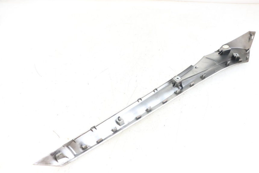 photo de LEFT LOWER FAIRING YAMAHA XMAX X-MAX ABS 125 (2017 - 2020) - Alternative perspective