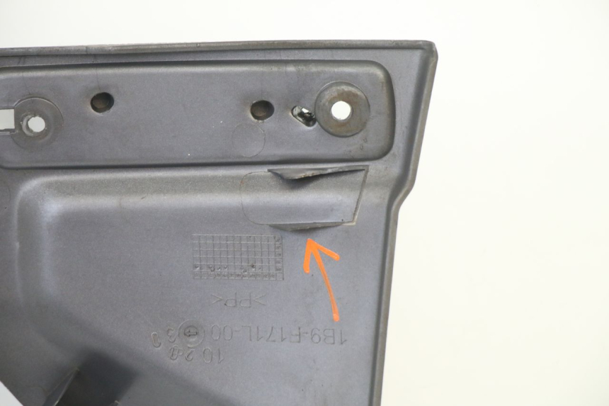 photo de LEFT LOWER FAIRING YAMAHA XMAX X-MAX 125 (2006 - 2009) - Surface and material condition