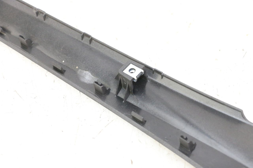 photo de LEFT BELLY PANEL YAMAHA XMAX X-MAX 125 (2021 - 2025) - Alternative perspective