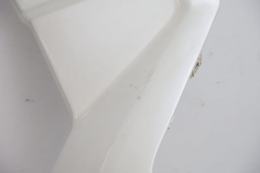 photo de LEFT LOWER FAIRING YAMAHA XMAX X-MAX 125 (2006 - 2009) - Technical close-up