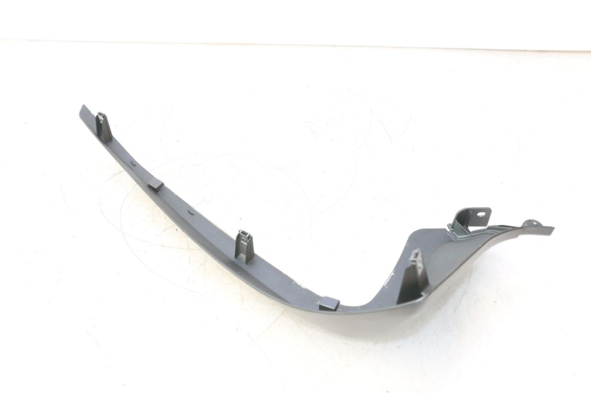 photo de LEFT BELLY PANEL YAMAHA X-MAX XMAX 125 (2010 - 2013) - Fixing points details