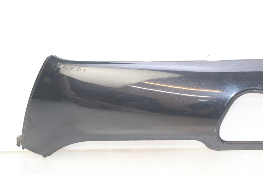 photo de LEFT LOWER FAIRING PIAGGIO X8 125 (2004 - 2007) - Surface and material condition