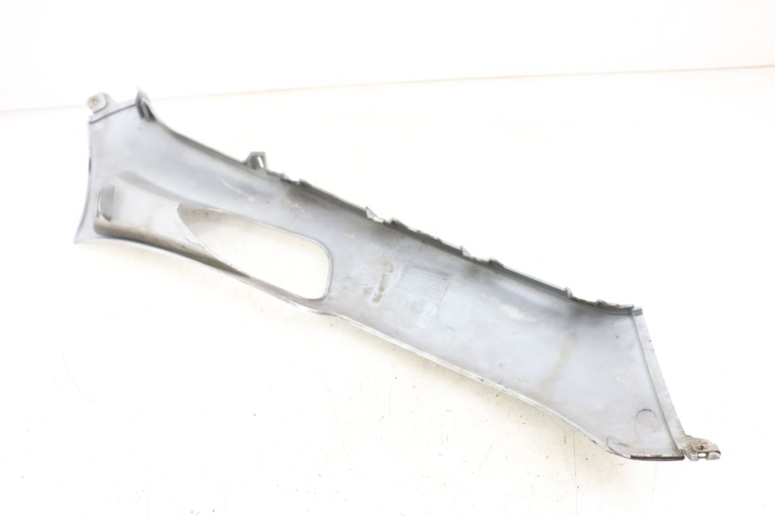 photo de LEFT LOWER FAIRING PIAGGIO X8 125 (2004 - 2007) - Surface and material condition