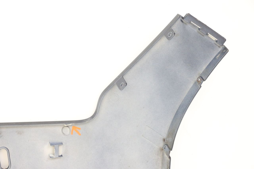 photo de Left side lower body shell KYMCO XCITING 250 (2006 - 2009) - Technical close-up