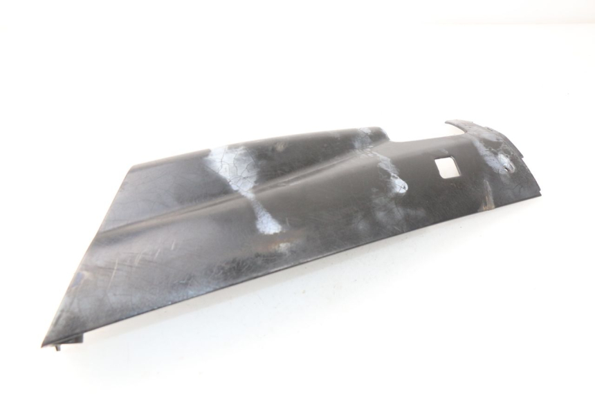photo de LEFT BELLY PANEL YAMAHA YP MAJESTY 125 (1998 - 2001) - Fixing points details