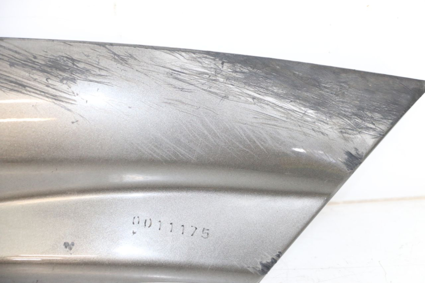 photo de LEFT BELLY PANEL YAMAHA YP MAJESTY 125 (2002 - 2006) - Fixing points details