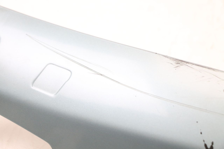 photo de LEFT BELLY PANEL YAMAHA YP MAJESTY 125 (2002 - 2006) - Zoom on usage condition