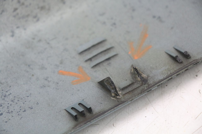 photo de LEFT BELLY PANEL YAMAHA YP MAJESTY 125 (2002 - 2006) - Markings and original references